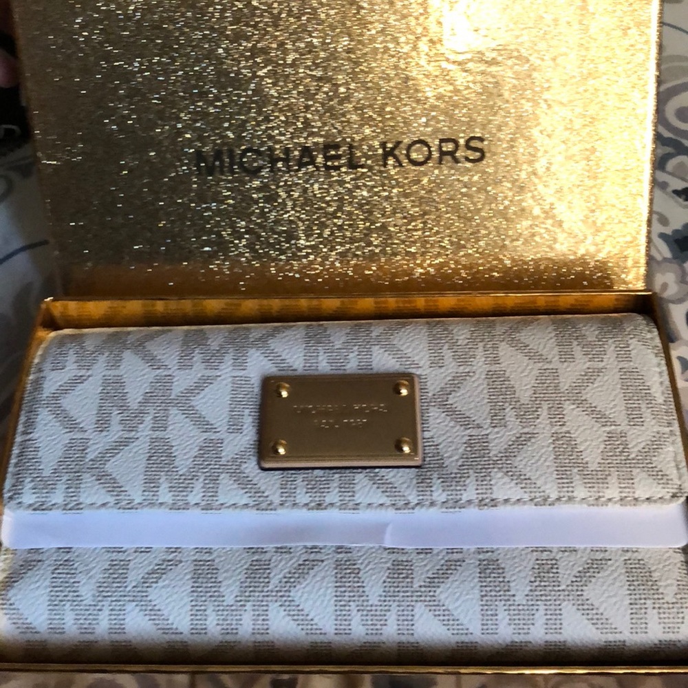 Michael kors wallet